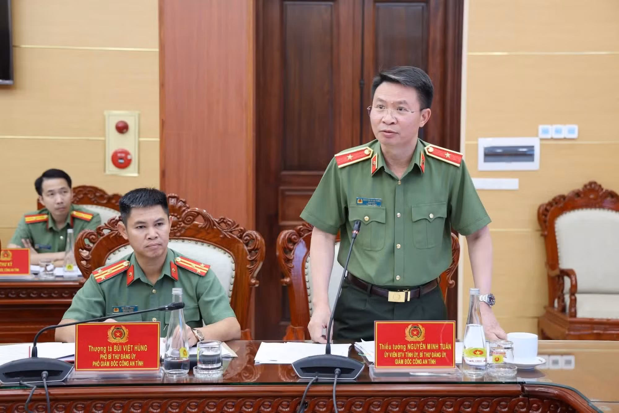 Major General Nguyen Minh Tuan, Director of the Provincial Police Department speaks at the event.
