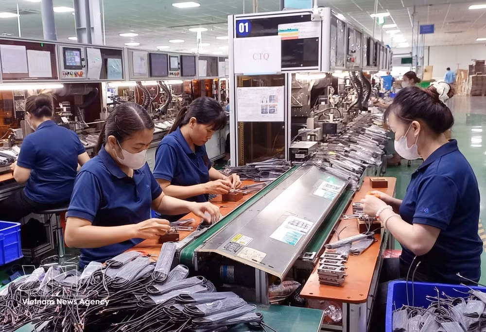 Manufactured goods remain dominant, reaching 287.91 billion USD and accounting for 90.1% of exports between January and July 2026. (Photo: VNA)