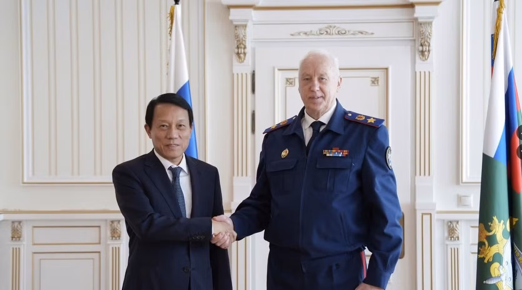Minister Luong Tam Quang and Chairman of the Investigative Committee of the Russian Federation Alexander Bastrykin.