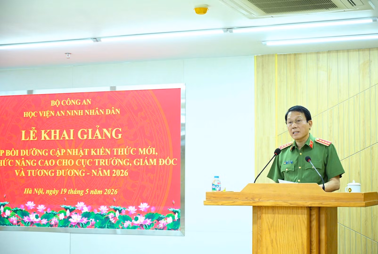 Minister Luong Tam Quang addresses the ceremony.