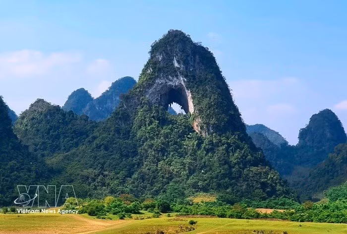 A mountain resembling a towering spire rises from the heart of the Ban Danh valley. Photo: VNA