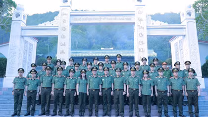 Ministry of Public Security leaders pay tribute to heroic martyrs at Dong Loc Junction Special National Relic Site