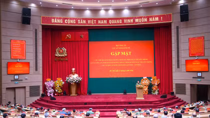 Minister Luong Tam Quang meets with Economic Security Force