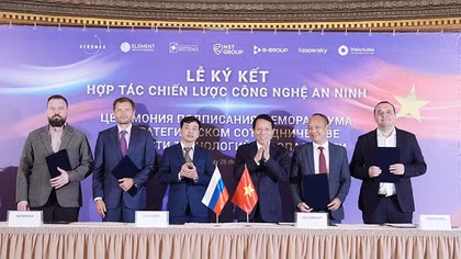 Minister Luong Tam Quang attends signing of tech MoUs with Russian partners
