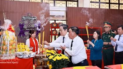 NA Chairman pays tribute to fallen heroes in Ho Chi Minh City
