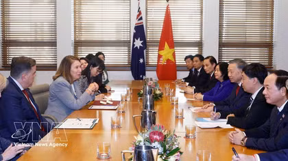 Top leader meets with Australian Senate President, House Speaker