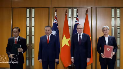 Vietnamese, Australian leaders witness exchange of cooperation documents