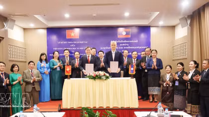Vietnam, Laos step up cooperation in social sciences