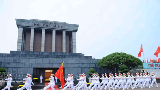 Over one million visitors visit President Ho Chi Minh Mausoleum in H1