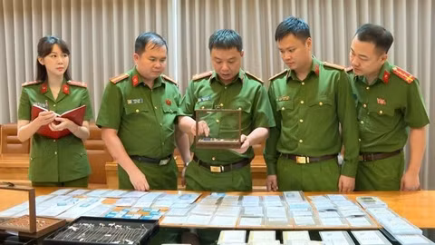 22 suspects prosecuted in transnational diamond-smuggling ring