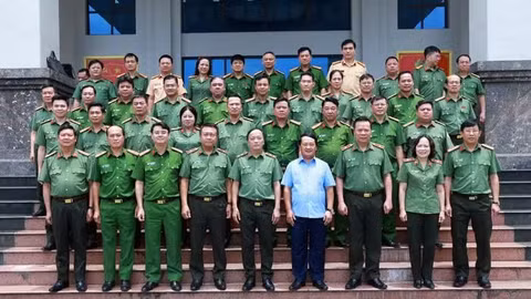 Close to the people, understanding the people, and relying on the people to successfully fulfill duties
