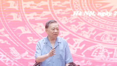 Top leader urges Hanoi to accelerate reforms, innovation for stronger development