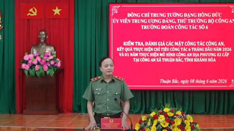 Deputy Minister Dang Hong Duc inspects work at Khanh Hoa’s Thuan Bac Commune Police