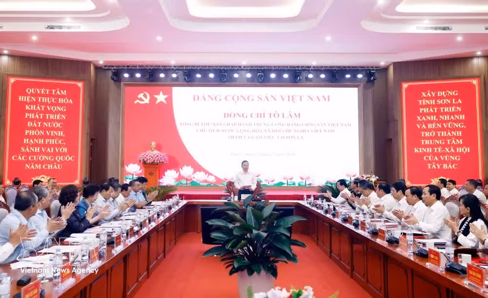 Party General Secretary and State President To Lam has a working session with the Son La provincial Party Committee's Standing Board on July 16 (Photo: VNA)