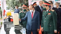 President Phuc visits Vietnam-Russia Tropical Centre
