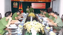 Deputy Minister Nguyen Duy Ngoc works with Dong Nai police