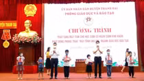 7,000 computers and cellphones donated to students in Hanoi