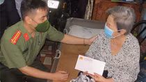 Young officers of DIC visit disadvantaged people in HCMC