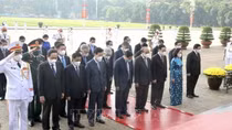 Party, State leaders pay tribute to late President Ho Chi Minh