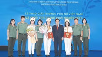 Outstanding policewomen receive Vietnam Women's Award 2021