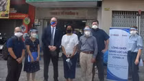 US supports Vietnam in introducing integration of tuberculosis screening into COVID-19 vaccination sites