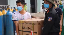 Mobile police officers of HCM City join construction of field hospital