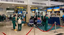 Nearly 1,000 medical volunteers return to Hanoi from HCM City