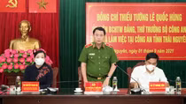 Deputy Minister Le Quoc Hung works with Thai Nguyen police
