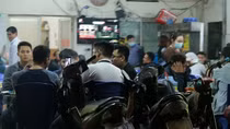 Health Ministry proposes suspending large gatherings during Tet holiday