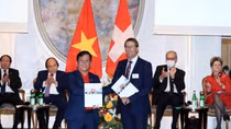President Phuc witnesses signing of co-operation agreements with Switzerland