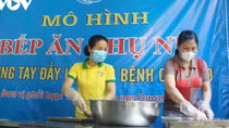 Women of Hanoi offer free meals for frontline workers during COVID-19 fight