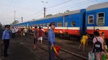 Hanoi – Ho Chi Minh City passenger trains planned to resume from October 7