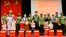 Public Security press sector’s women support children of doctors working on frontline of fight against COVID