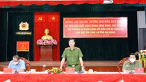 Deputy Minister Nguyen Duy Ngoc works with An Giang Police Department