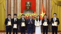 President presents Labour Order to int’l Olympiad winners