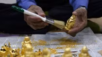 Hanoi preserves Kieu Ky gilding craft