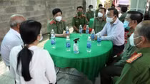 Deputy Minister Nguyen Van Son visits family of deceased policeman