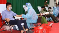 500 police officers and soldiers in Vinh Long join blood donation campaign