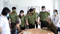 Deputy Minister Nguyen Van Son works with Da Nang Municipal Police Department and Hospital 199