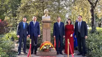 Minister To Lam lays wreaths at President Ho Chi Minh monument in France