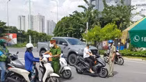 Districts in HCMC go on right track to controlling COVID-19