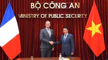 Minister Luong Tam Quang hosts French Ambassador