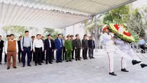 Deputy Minister Nguyen Van Long pays respect to heroes at the Vi Xuyen National Martyrs’ Cemetery