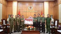 Lao police visit Hai Duong Provincial Police Department