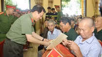 MPS provides medical checkups for people with meritorious services in Nghe An