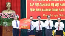 Party, State leader presents gifts to heroic mothers, war veterans in Quang Tri