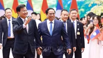 PM Pham Minh Chinh meets top leader of Laos