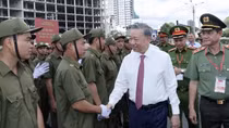 President attends debut of grassroots security and order protection force in HCM City