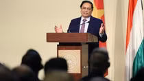 PM speaks on Vietnam’s policy at National Public Service University in Budapest