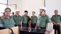 Deputy Minister Le Van Tuyen asks Ben Tre provincial police to step up the implementation of Resolution No.12